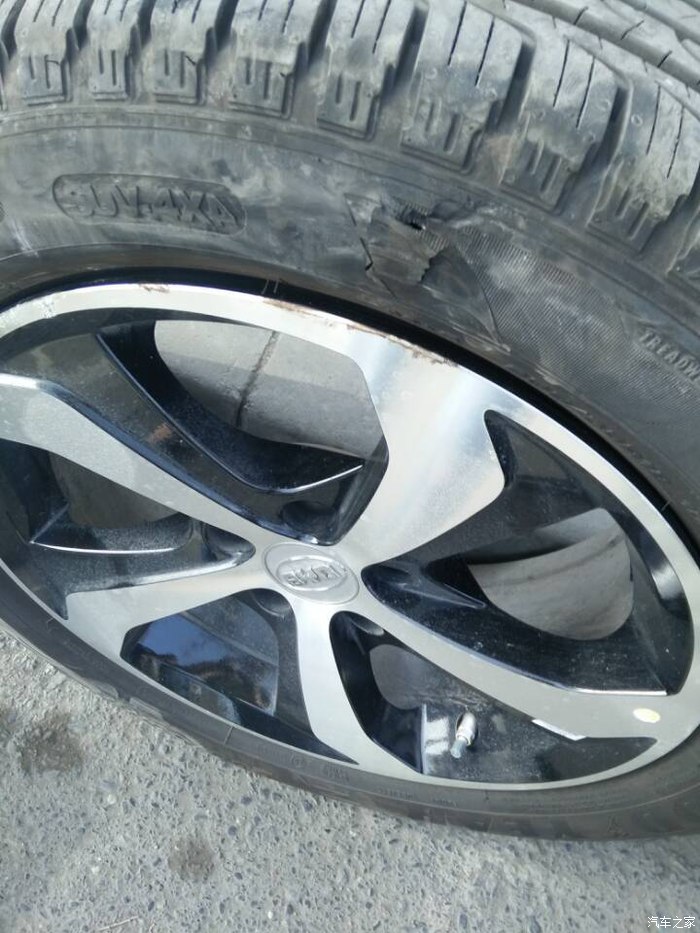 轮胎爆了!_比亚迪s7论坛_汽车之家论坛