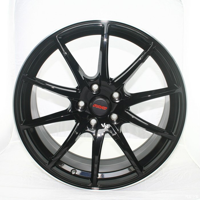 et值45的17寸轮毂能换在马六上吗?