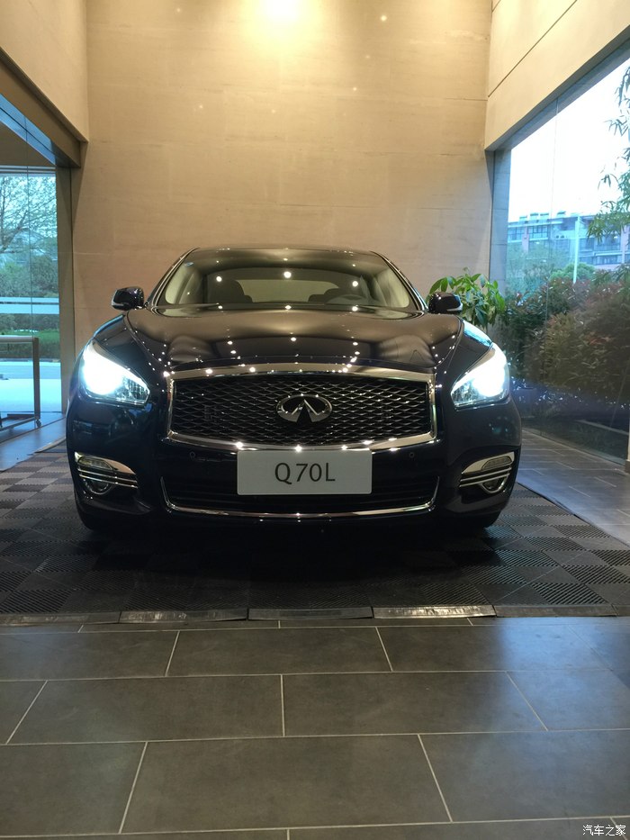 【图】新款展车已到店,还是蓝色的(图片已更新)_英菲尼迪q70论坛_汽车
