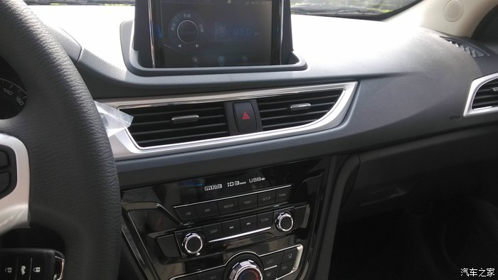 钢琴漆中控台有木有高大上的赶脚～(导航,收音机,空调,usb)