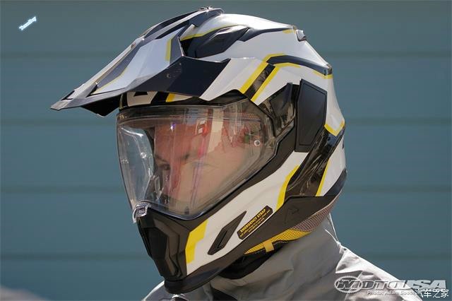 摩闻- touratech 推出三合一式碳纤头盔