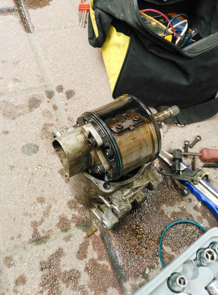 自己动手拆修小三空调压缩机