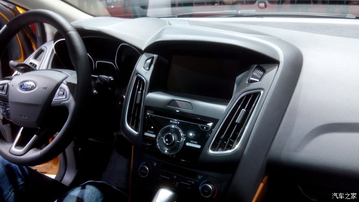 上海cs75官方车友会上海国际车展420媒体日之莱肯超跑美女