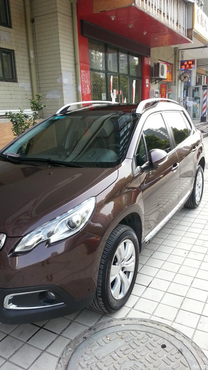 2014年末的标致2008自动时尚岩石棕