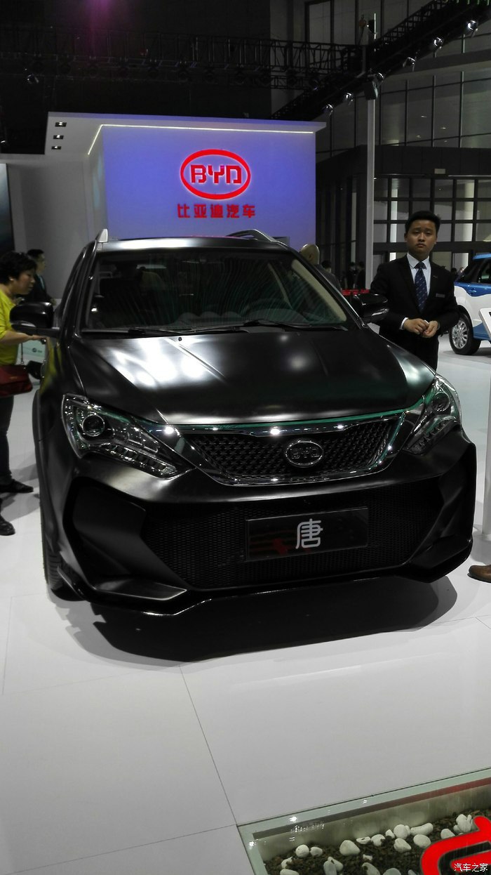 这个比亚迪车黑,大家都来看看来.