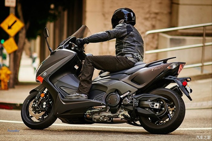 秀车- 2015款 honda nm4 对比 yamaha tmax