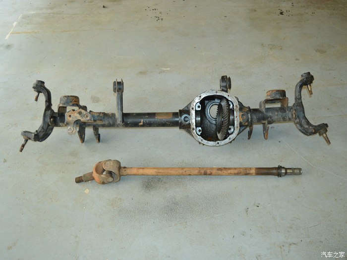 更换牧马人加强前桥作业