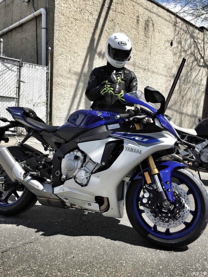 最接近gp赛车的量产公升车,鳄鱼先生2015款雅马哈r1提车