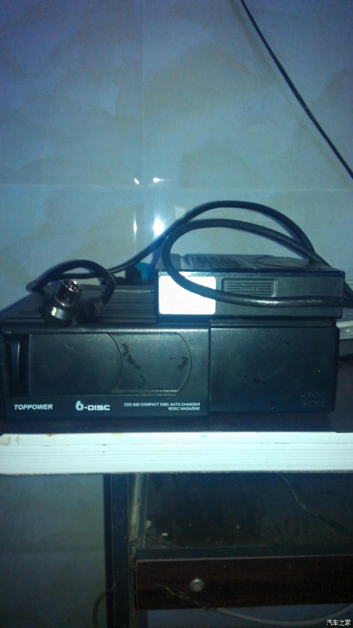 因为升级原车带usb内存卡音响,拆下来原车6碟cd机,带线…读碟正常!