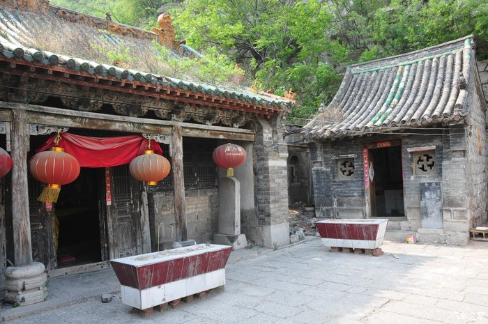 立夏时节游览黄龙洞庙