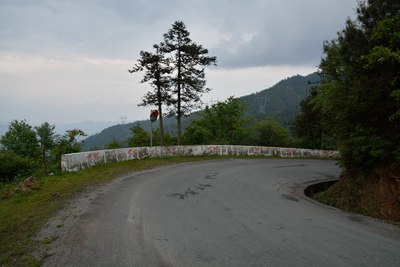 雪峰山320国道天险图片