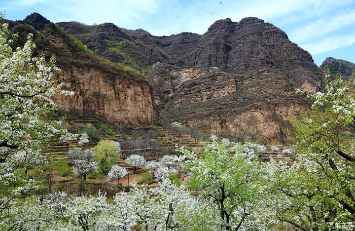 魅力房山梨花梯田山村山色房山霞云岭大滩杏黄