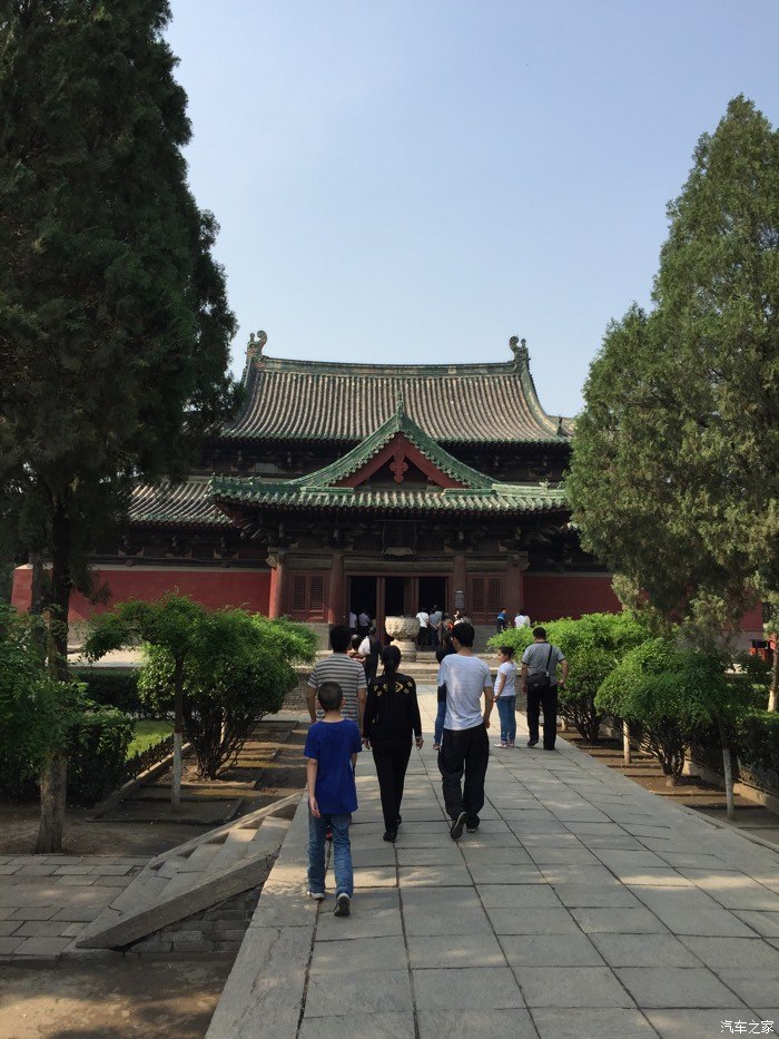 摩尼殿,四面出来的抱厦很独特,里面大佛庄严,壁画精美,观音菩萨非凡啊