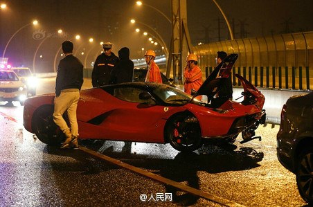 挖掘,出事这台laferrari车主身份遭到曝光,新浪微博注册id为@秦奋ing