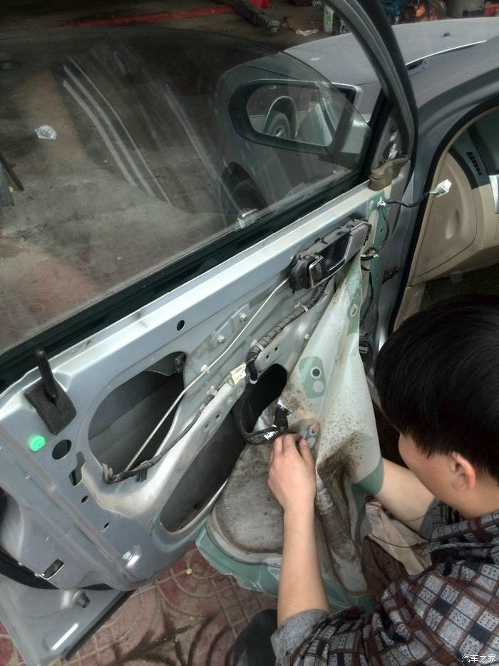 精打细算的凯越车主更换玻璃升降器