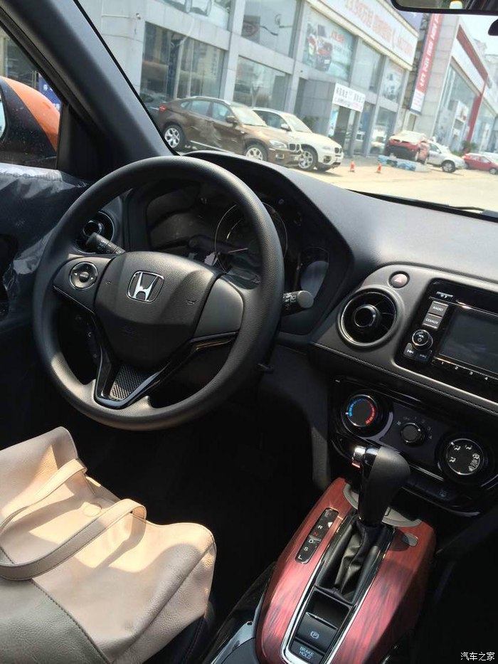 本田xrv自舒骚包橙提车记有美女哦