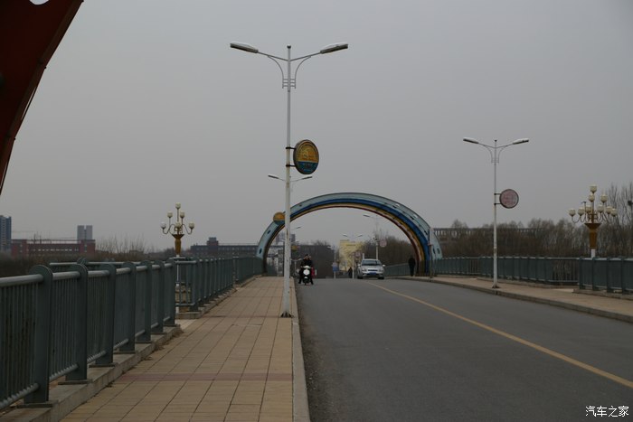 依旧那么冷聊城大学彩虹桥