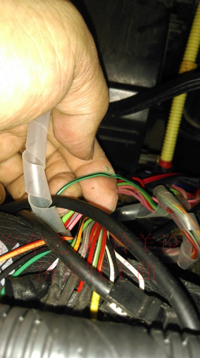 按下开关no接通把stc8080温控器的受控端连接进来,使空调线路在设定的