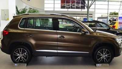 车身颜色我和媳妇也达成了共鸣,棕色耐看耐脏大气上档次,途观的前脸