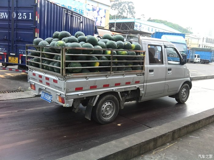 小卡拉西瓜加二人共3580斤