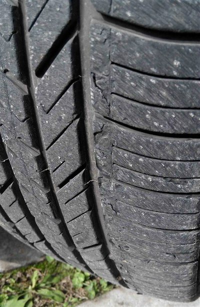 请教专家固特异轮胎起皮掉块是什么原因