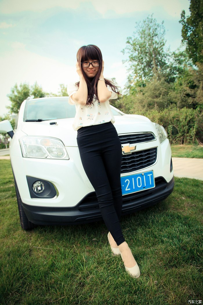 [精]【媳妇当车模】小两口的第一辆小suv小白酷