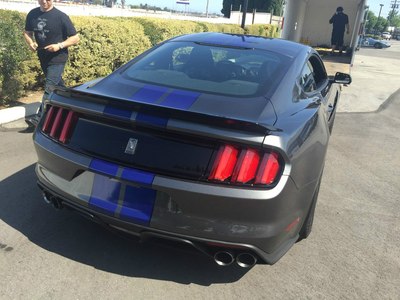 高性能版也要来了 全新福特野马svt gt350磁性灰 双排气帅到掉渣