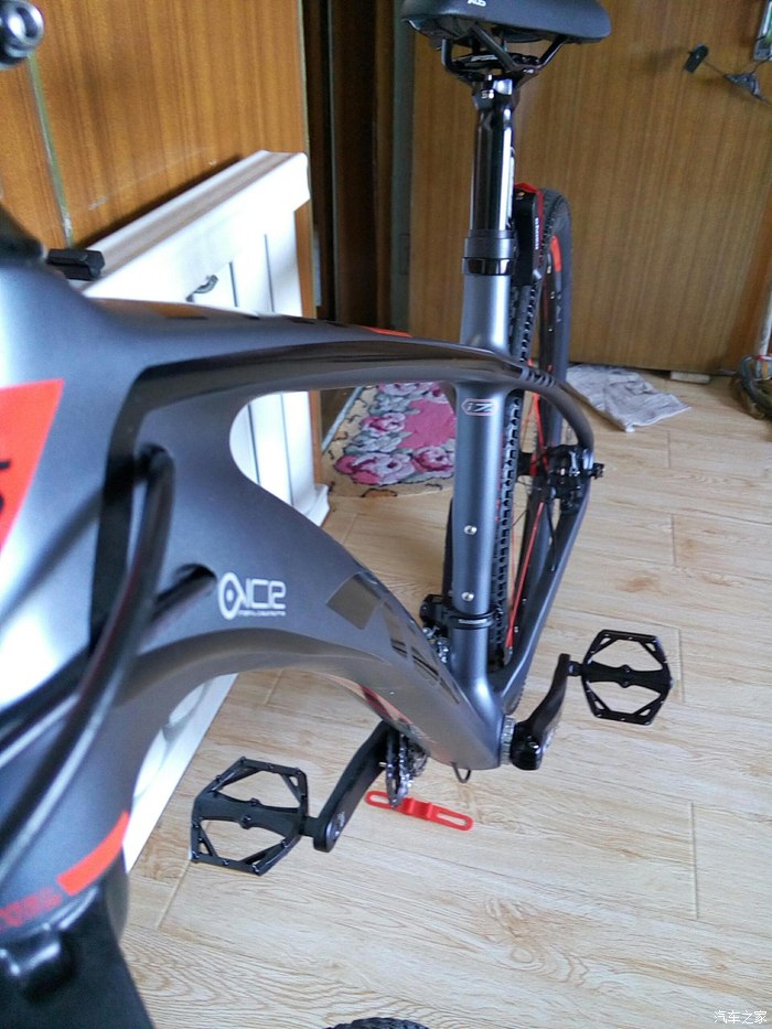 锻炼开始 提喜德盛山霸mt3碳纤维山地车两台作业