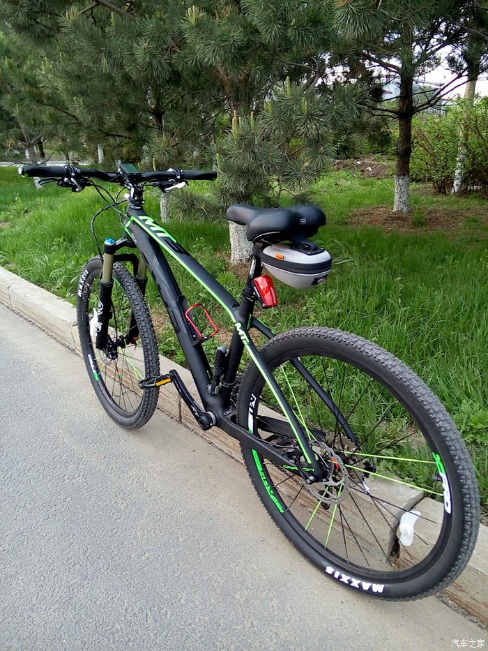 锻炼开始 提喜德盛山霸mt3碳纤维山地车两台作业