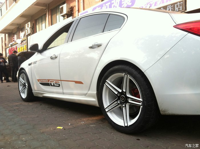 别克英朗gt白色轮毂改装