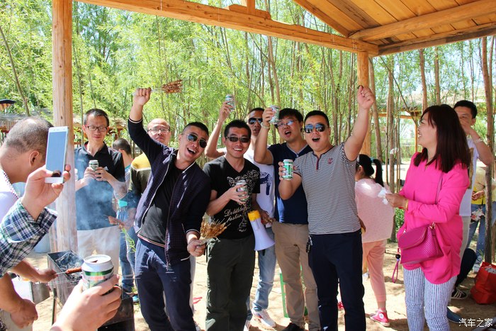 充满正能量兄弟连相聚一起携家属野外一日游
