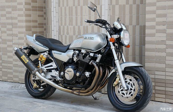 雅马哈末代街霸97年xjr1200欧版