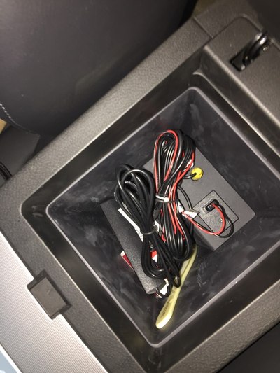 纳智捷u6连接iphone或者安卓,只需要买个带usb供电的同屏器