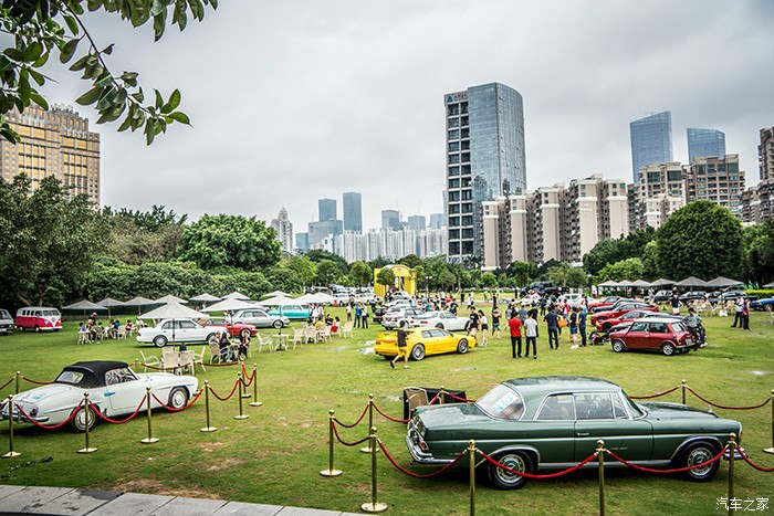 福特多款重型皮卡亮相深圳老爷车户外草坪车展