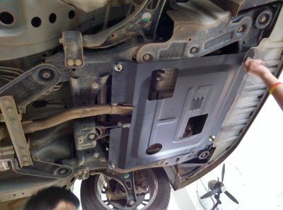 全新英朗护板到了