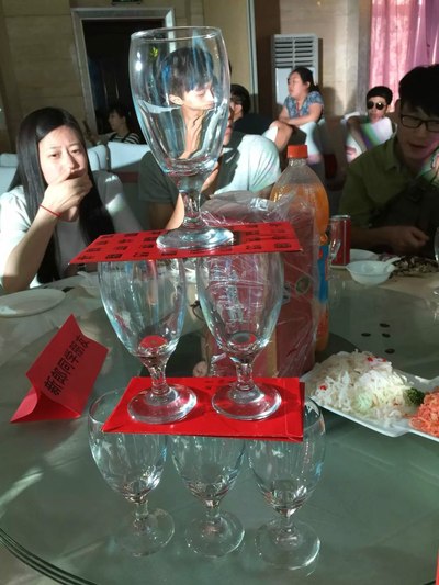结婚红包叠酒杯图片