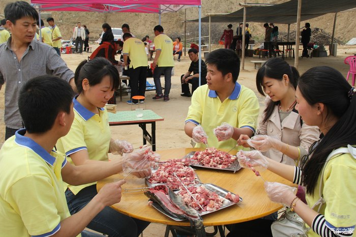 我带着你,你带着羊肉串~~ 一起去新田·洞林湖烧烤吧