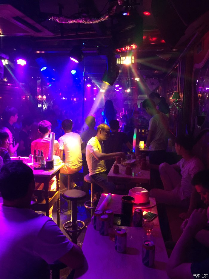 五一桂林阳朔晚上12点出发三女一男激情游入内但请把持住