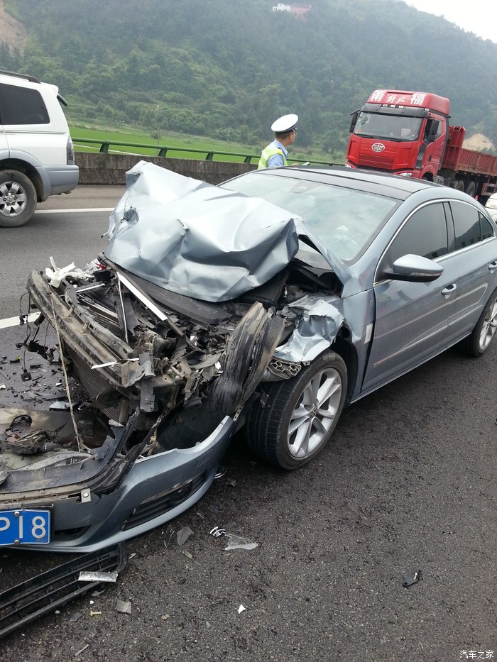 【图】cc撞掉了,安全性怎么样大家自己看哦_一汽-大众cc论坛_汽车之家