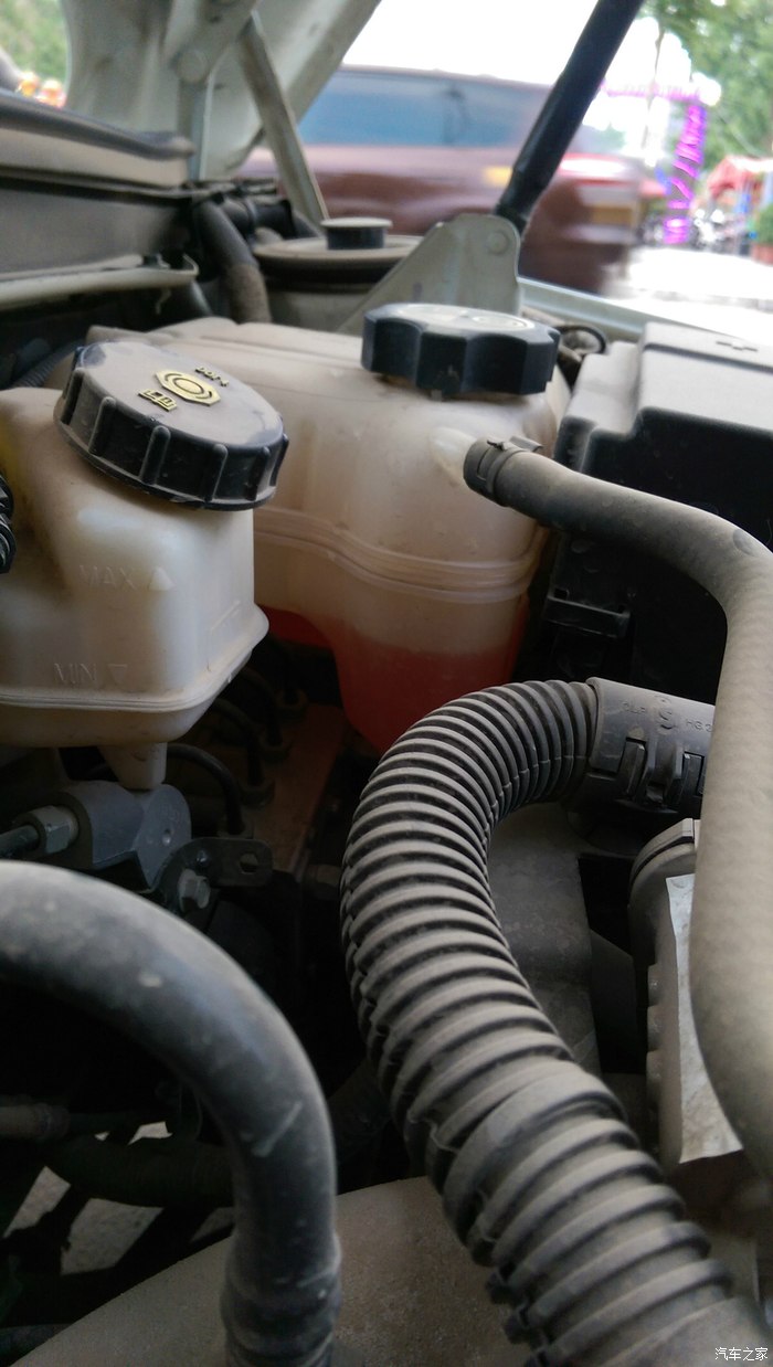 关于君威的防冻液请大神指教啊