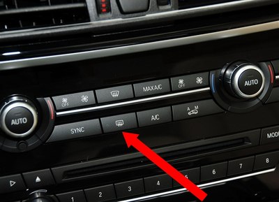 请问15款领先形有倒后镜加热吗 ?在那开关?