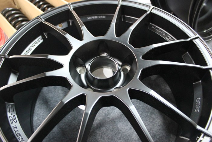 尚酷改装 res排气 st40打孔刹车 oz轻量化轮毂 爱巴赫短弹簧