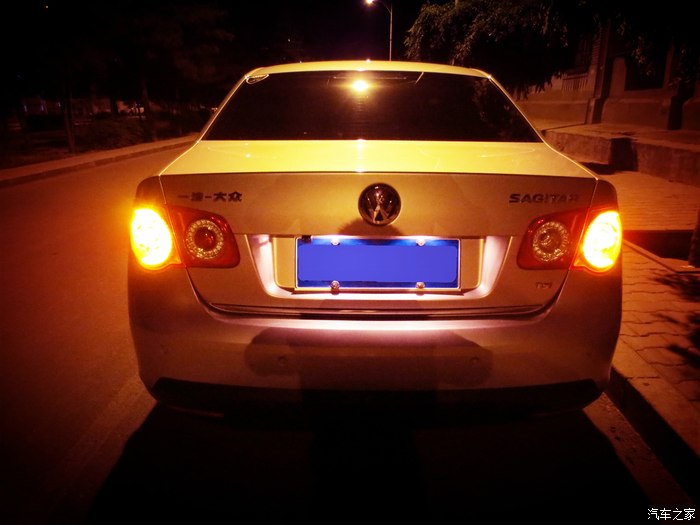 谁有11款速腾尾灯的拆车件