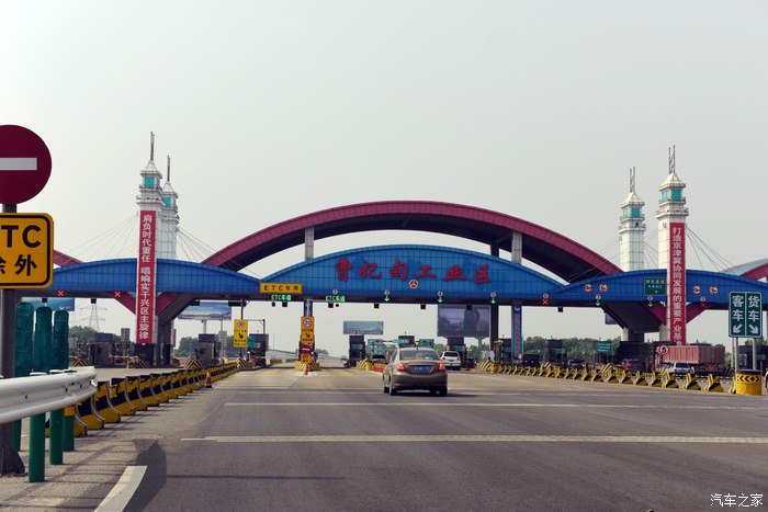 走唐曹高速不到一个小时就到了曹妃甸