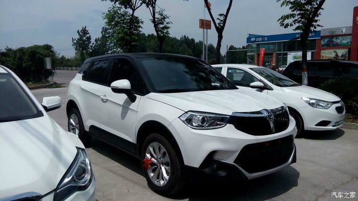 【图】中华v3白色贴黑顶,靓照亮眼,有点想换的小鸡冻_中华v3论坛_汽车