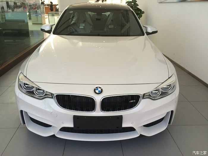 宝马m3矿石白提车作业