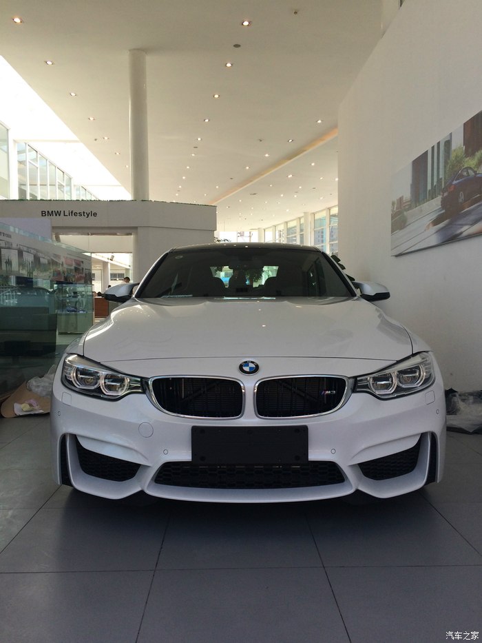 宝马m3矿石白提车作业