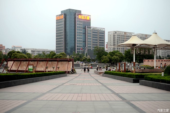 从头再来23支持欢动论坛山东聊城东昌湖景区的水城广场