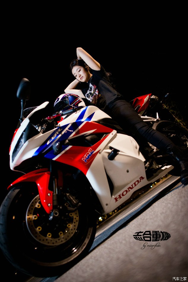 苏州志合重机俱乐部成员美女骑士胡可