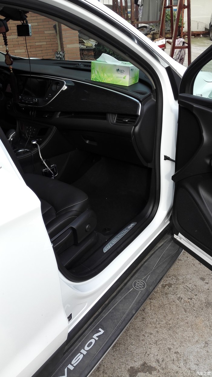 汽车副驾驶座那里的隔音棉都是水求怎么快速弄干